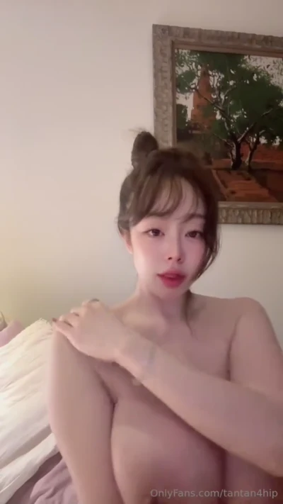 농익은 미모와 미친 몸매를 뽐내는 소연이